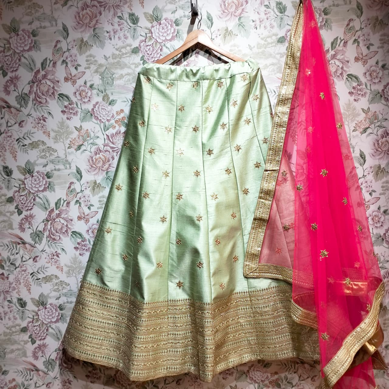 The Jharokha Heirloom: Green Heritage Lehenga Ensemble II – Green – view 1