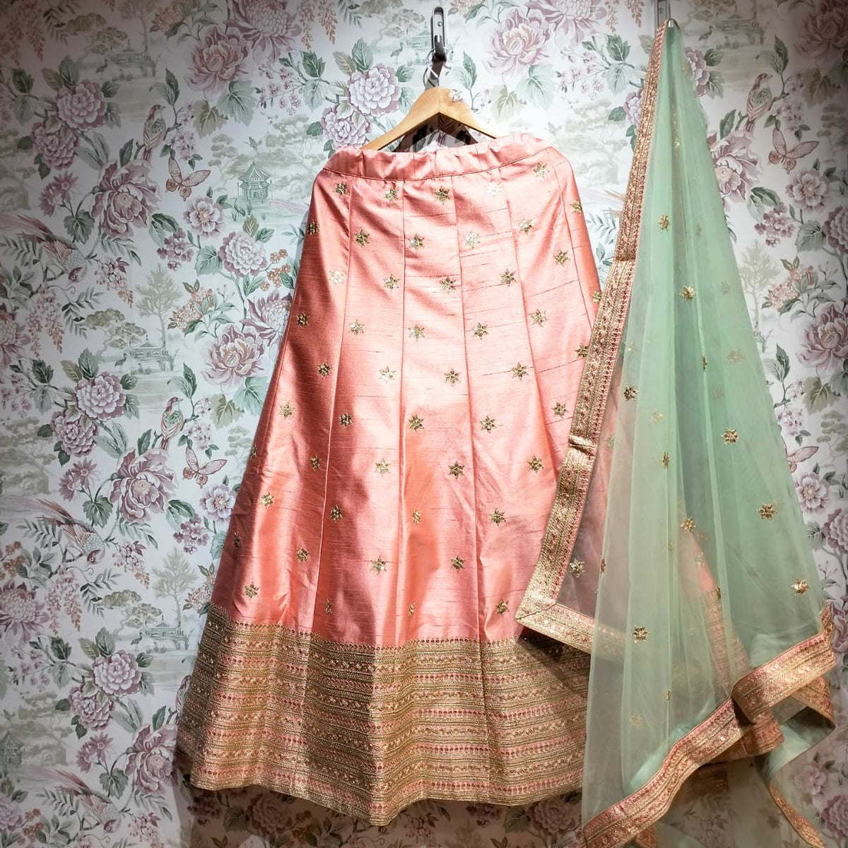 The Jharokha Heirloom: Green Heritage Lehenga Ensemble II – Green – view 2