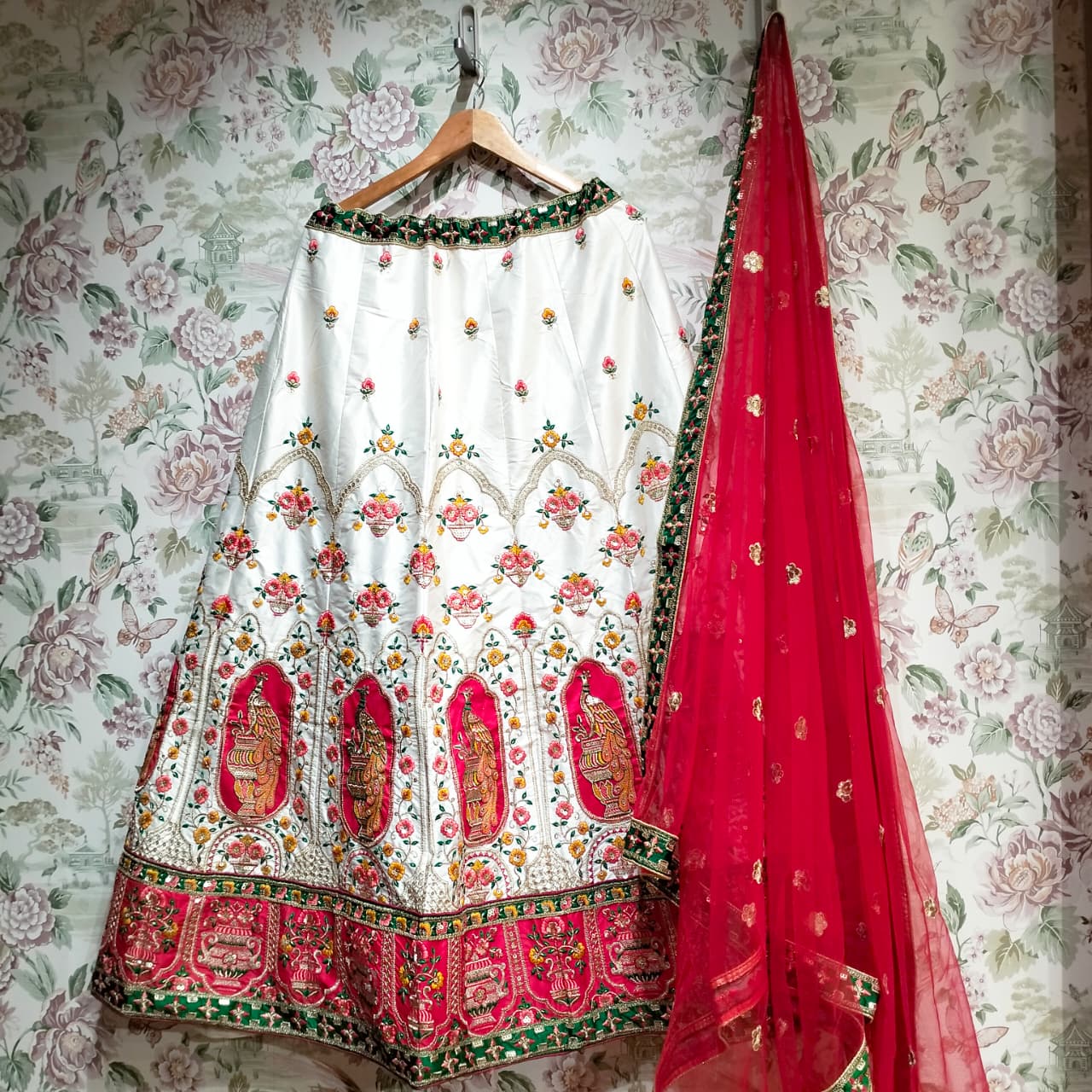 The Amber Fort Darbar: White Heritage Lehenga Ensemble I – Off White – view 1