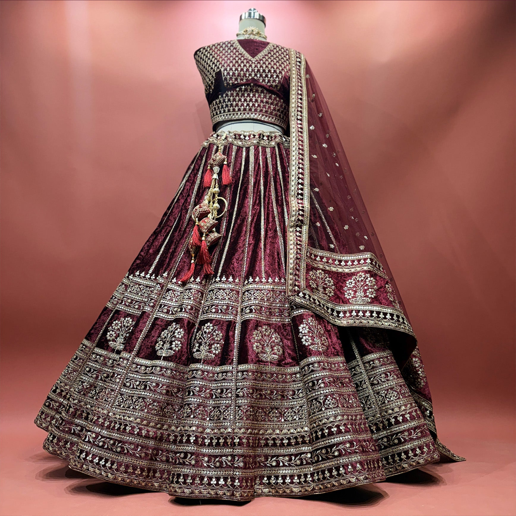 The Amber Fort Edit: Ivory Heritage Lehenga Ensemble III – Ivory – view 4