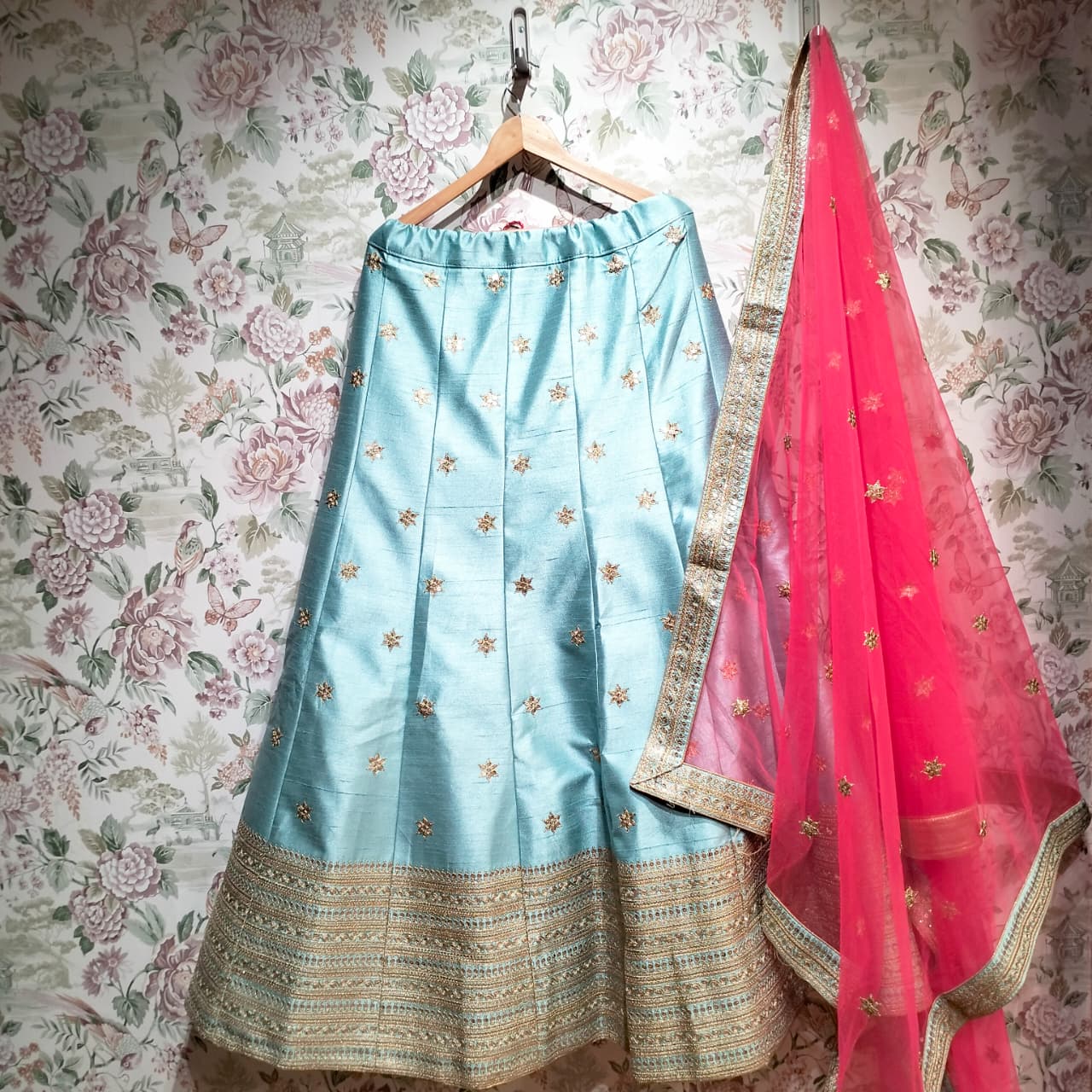 The Jharokha Heirloom: Green Heritage Lehenga Ensemble II – Green – view 5