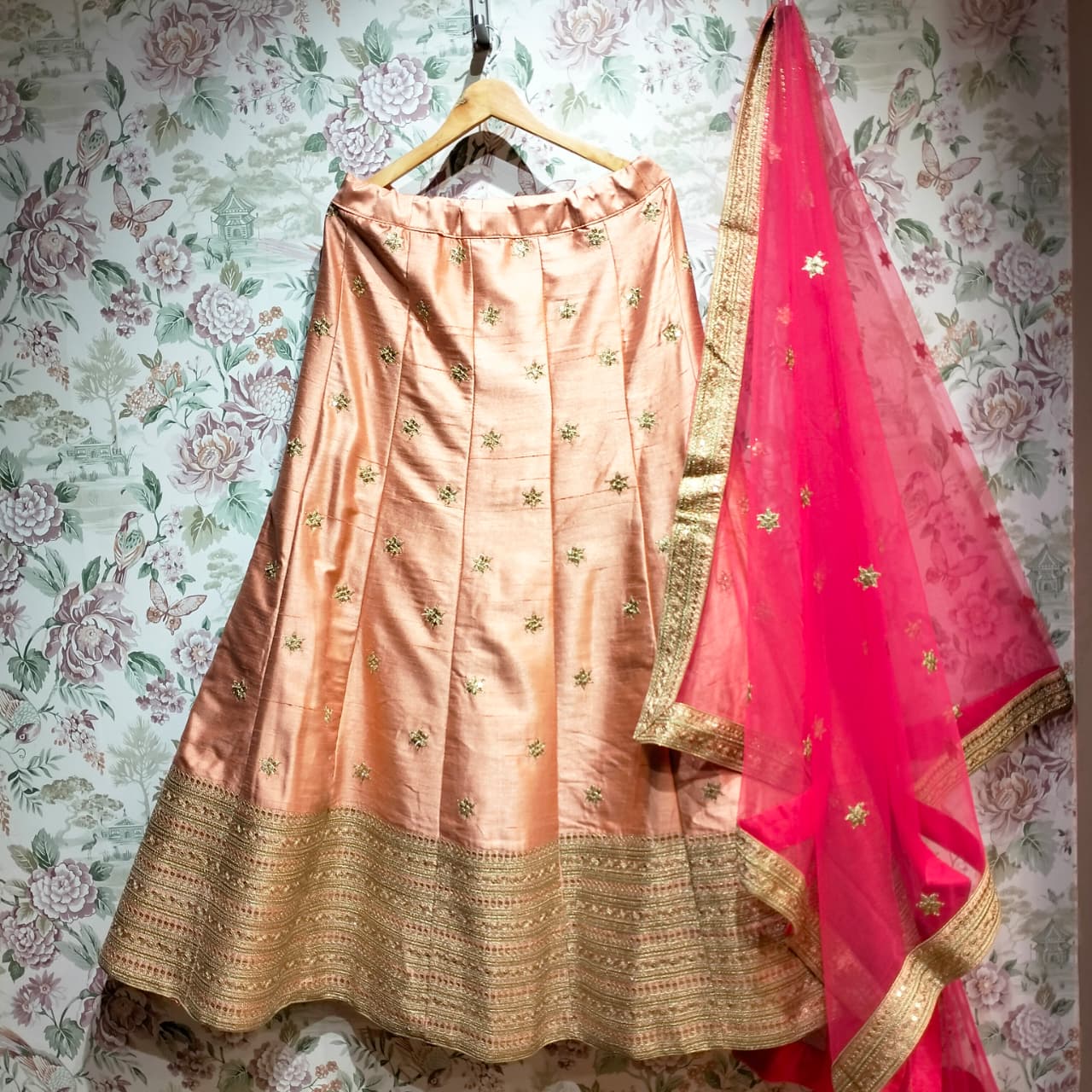 The Jharokha Heirloom: Green Heritage Lehenga Ensemble II – Green – view 6