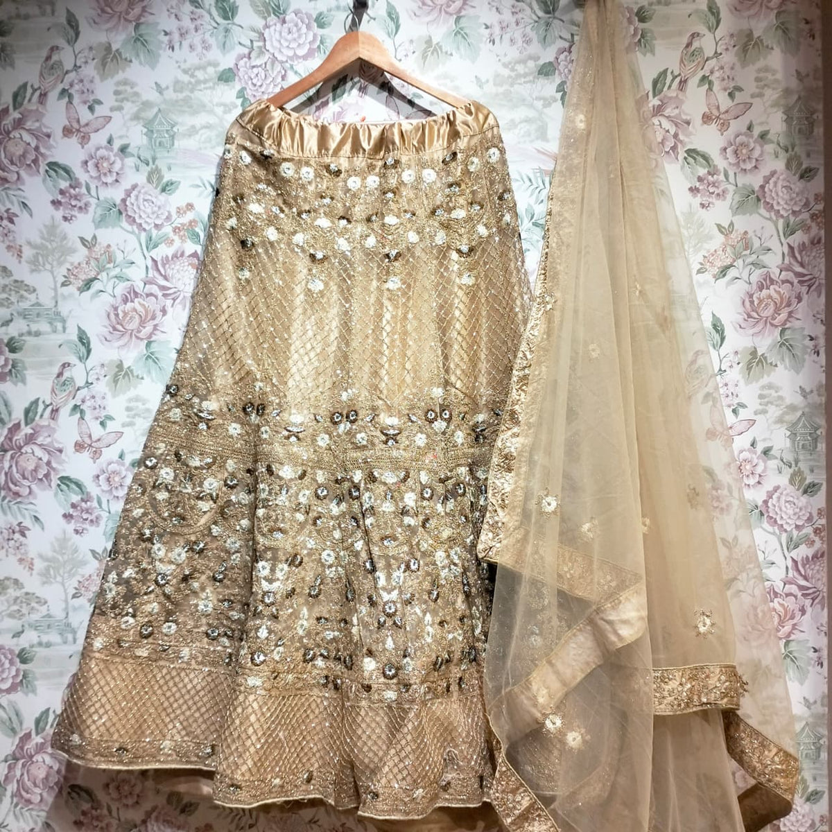 The Jharokha Heirloom: Ivory Heritage Lehenga Ensemble II – Ivory – view 1