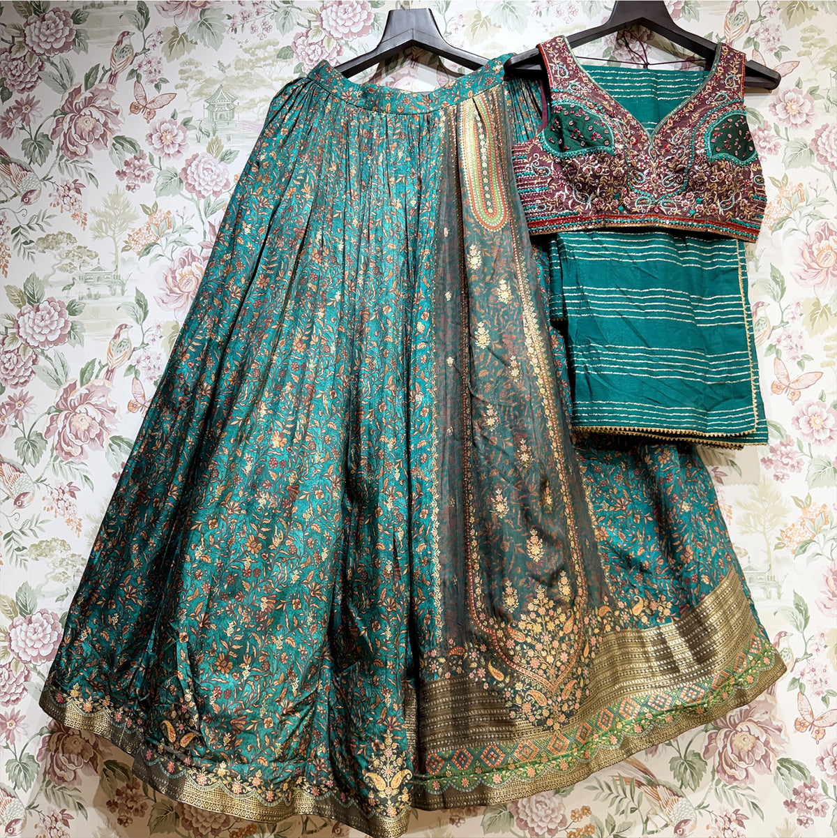 The Banaras Loom Edit: Green Heritage Lehenga Ensemble II – Green – view 1