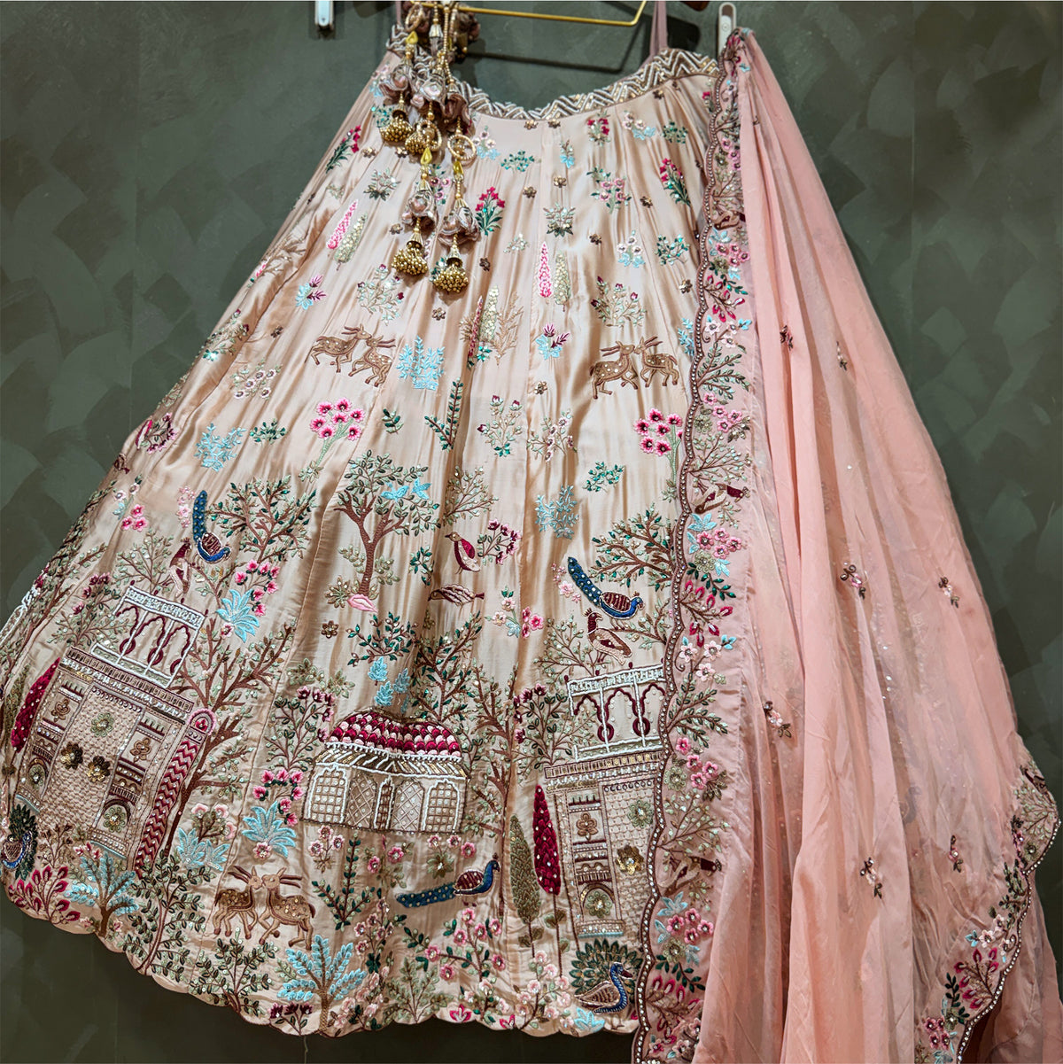 The Utsav Darbar: White Silk Lehenga Ensemble – Off White – view 3