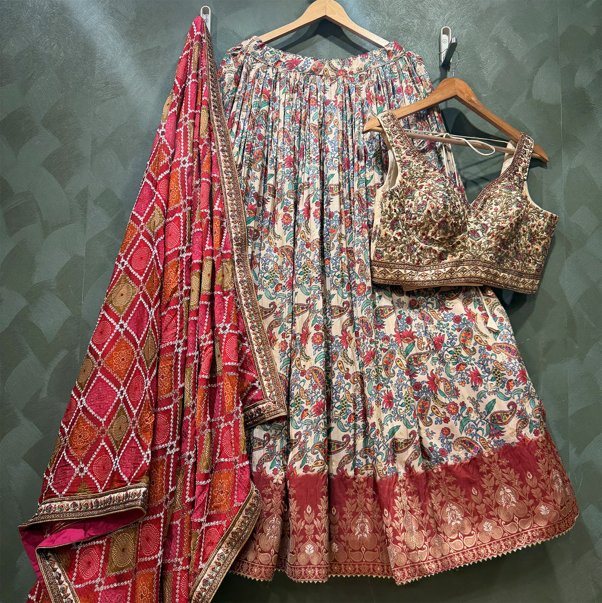 The Jharokha Heirloom Darbar: Pink Heritage Lehenga Ensemble IV – Pink – view 3